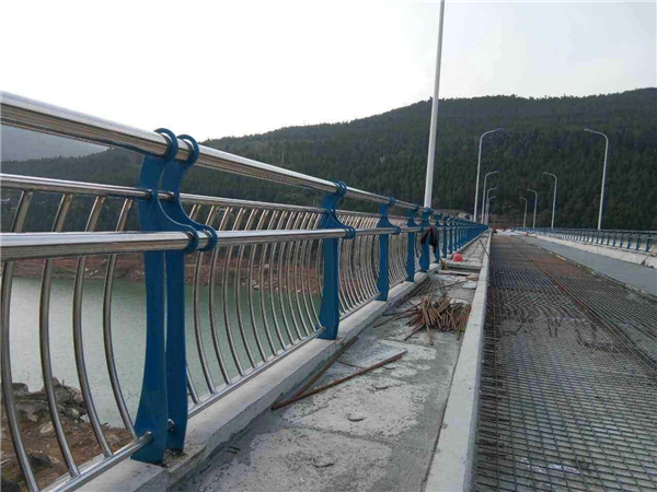 阳江不锈钢桥梁护栏的特点及其在桥梁安全中的重要作用