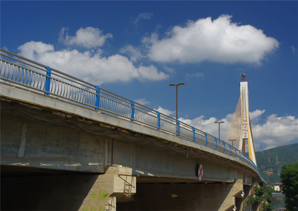 阳江304不锈钢桥梁护栏：安全、耐用与美观的完美结合