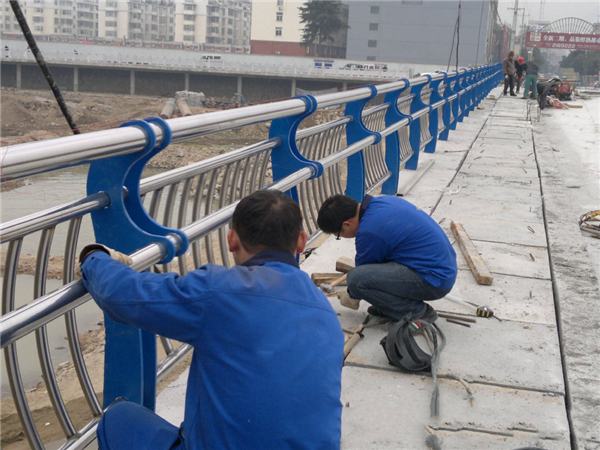 阳江不锈钢河道护栏的特性及其在城市景观中的应用