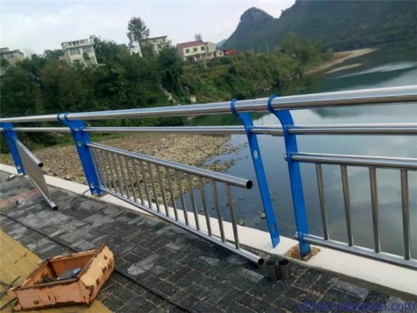 阳江不锈钢复合管护栏是一种卓越的防护材料